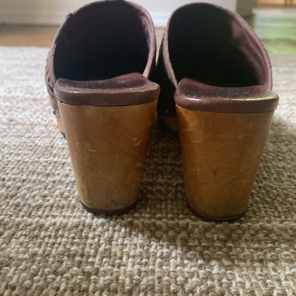 UGG Clogs - Picture 3 of 8